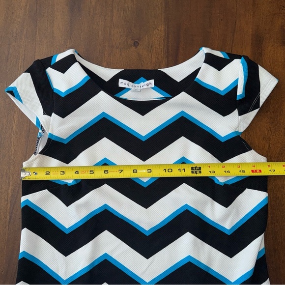 Madison Leigh Women’s Cap Sleeve Zig Zag Chevron Black White Blue Dress 6 - Picture 7 of 9